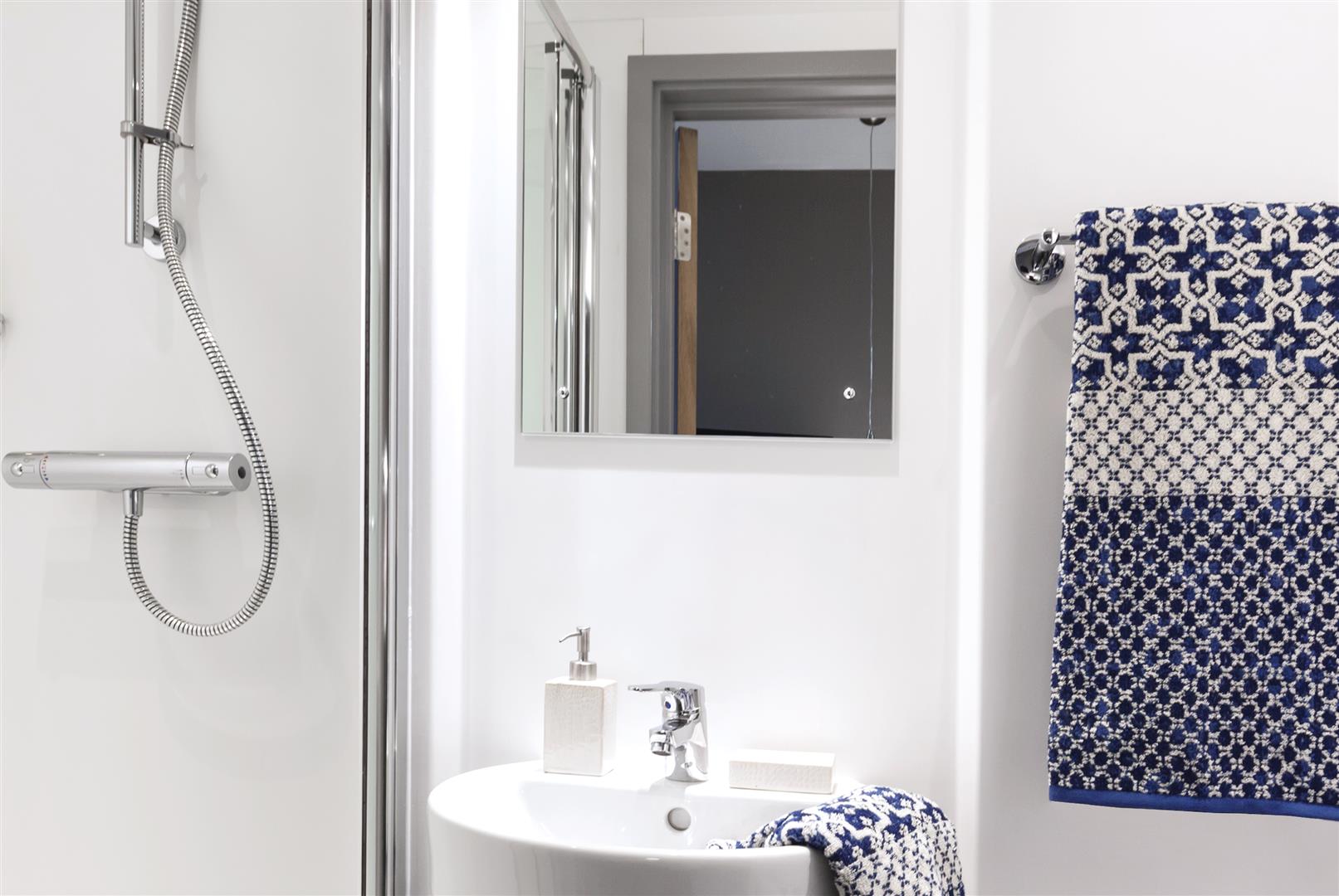 UrbSt_Melbourne_room_dressed bathroom close up.jpg