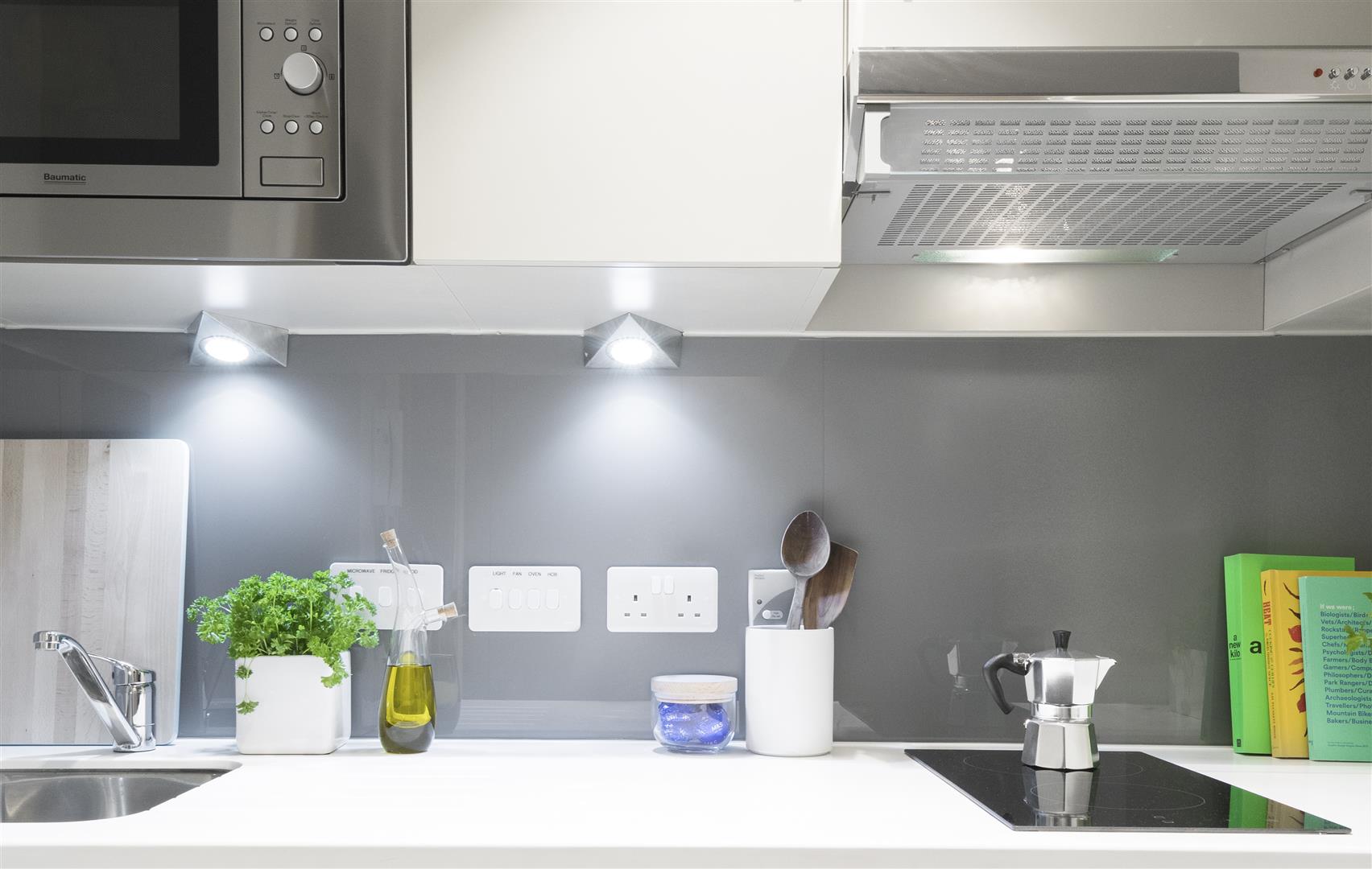 UrbSt_Melbourne_room_dressed galley kitchen close