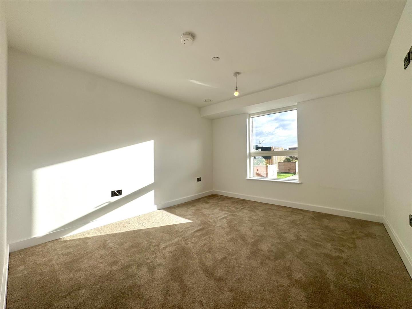 Second bedroom pic 1.jpeg