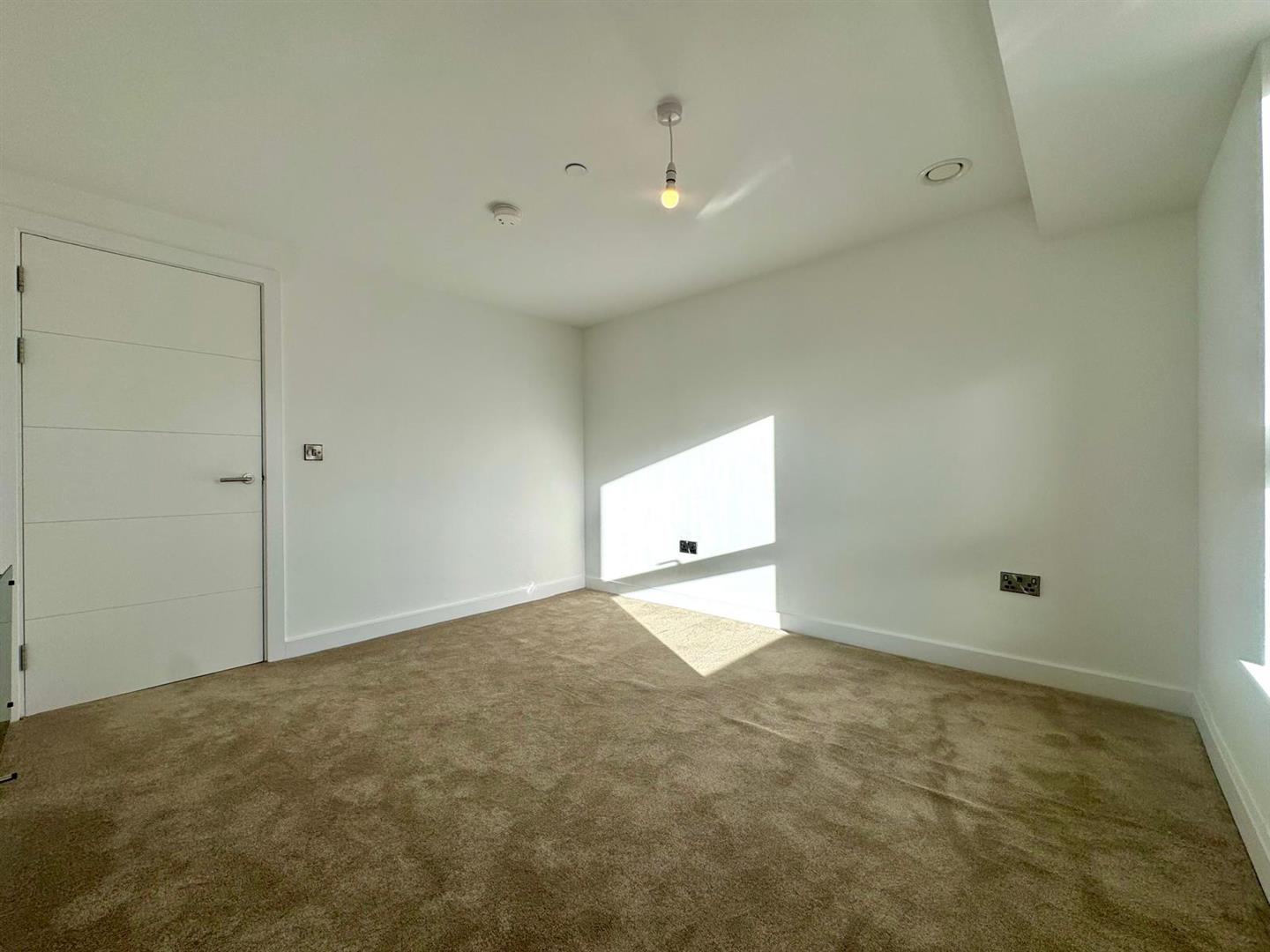 Second bedroom pic 2.jpeg