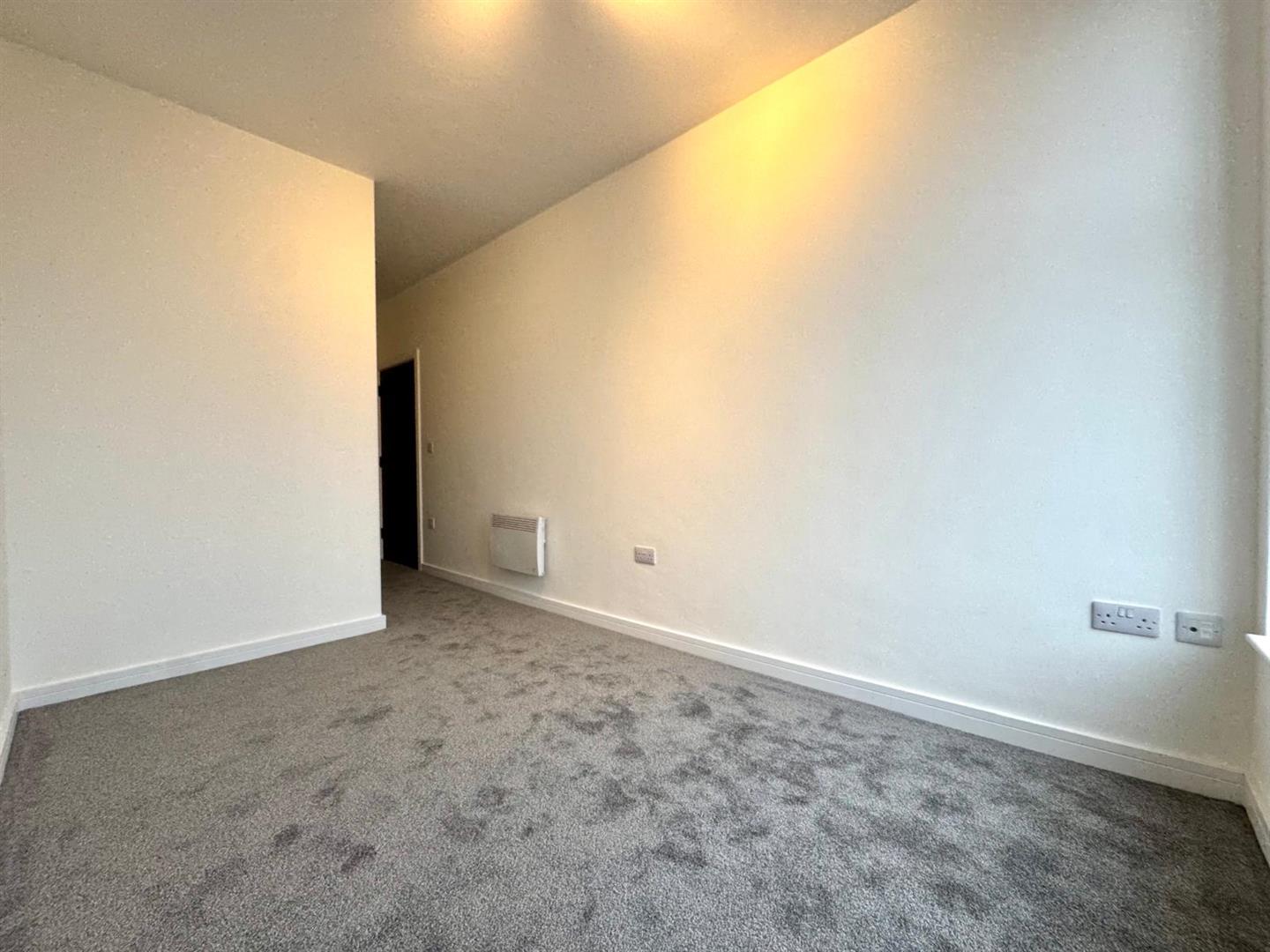 Main bedroom pic 3.jpeg