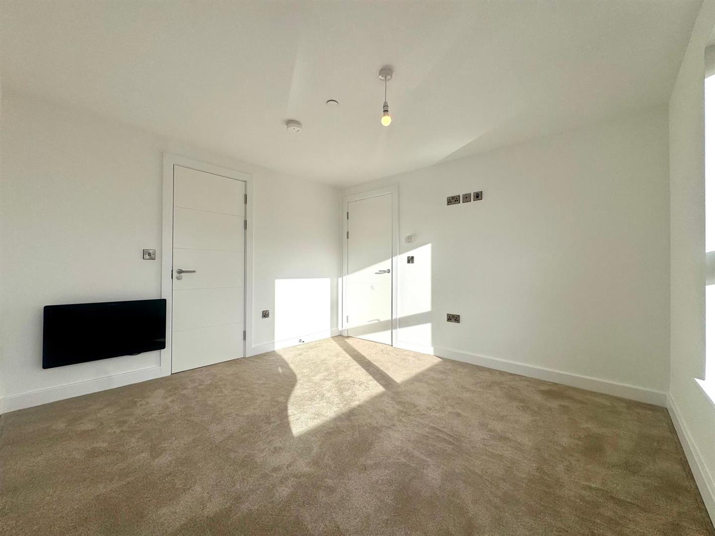 Main bedroom pic 2.jpeg