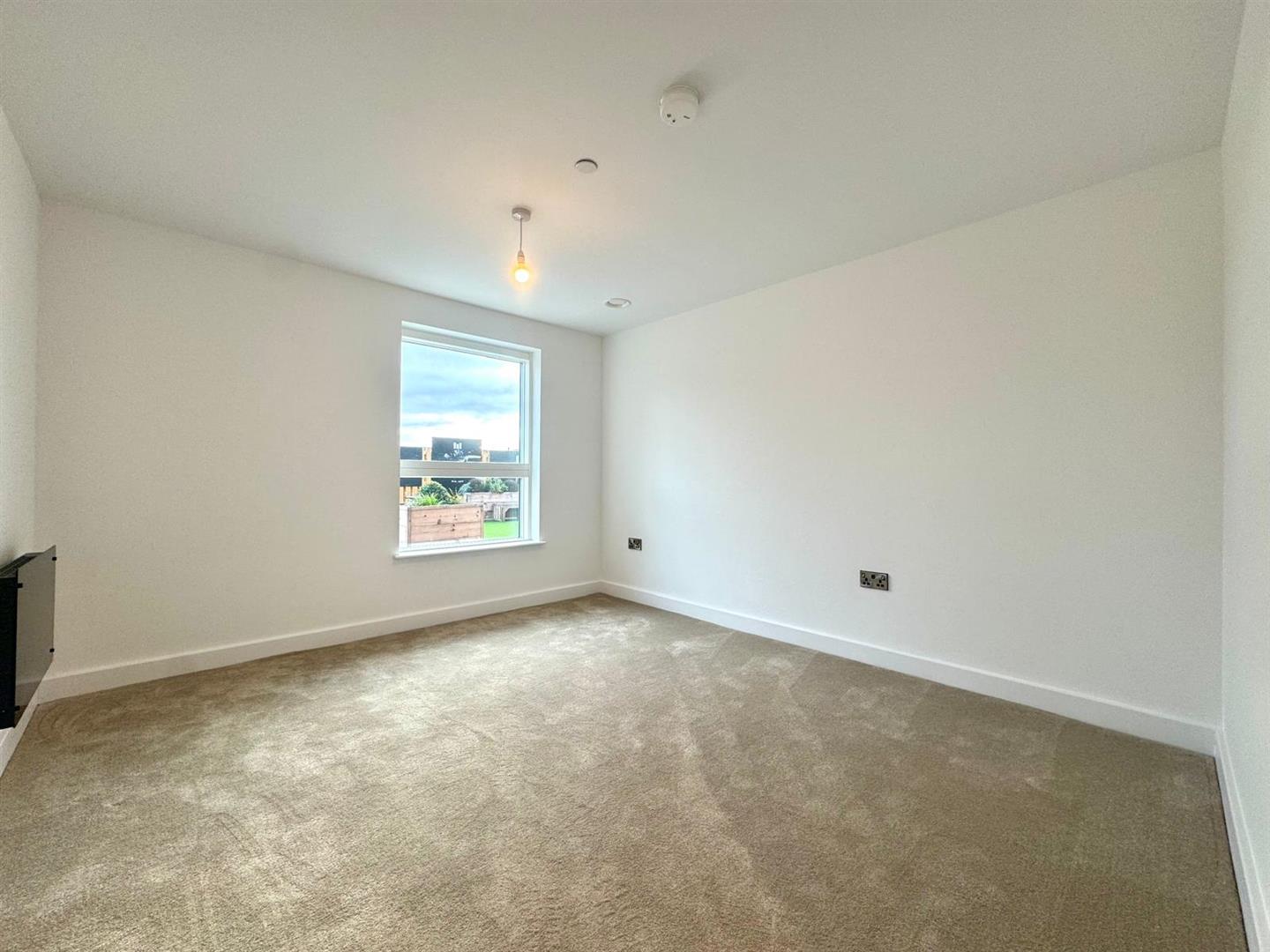 Second bedroom pic 1.jpeg