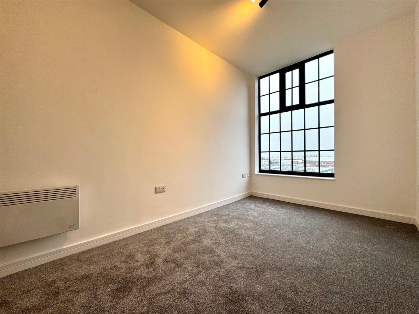 Main bedroom pic 2.jpeg