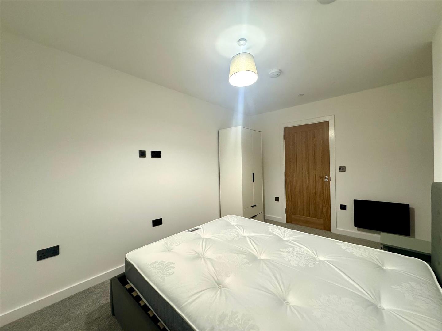 Main bedroom pic 2.jpeg