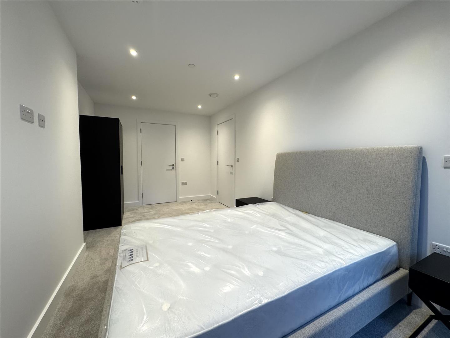 Bedroom 1 Pic 4.jpeg