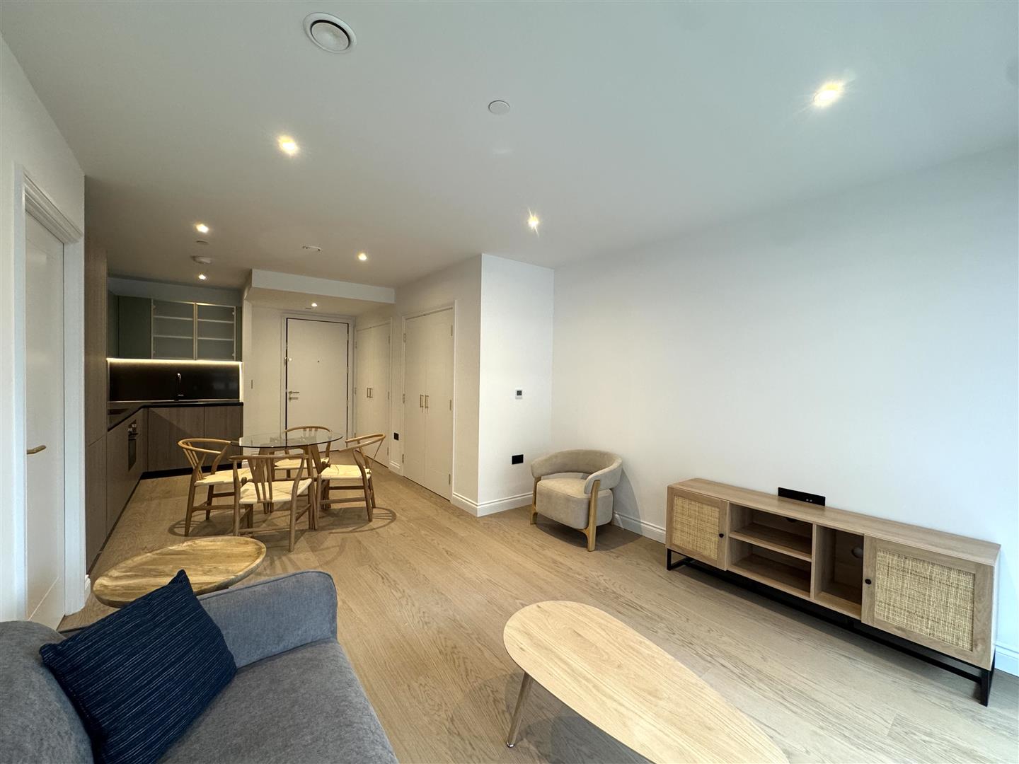 Living Area pic 11.jpeg