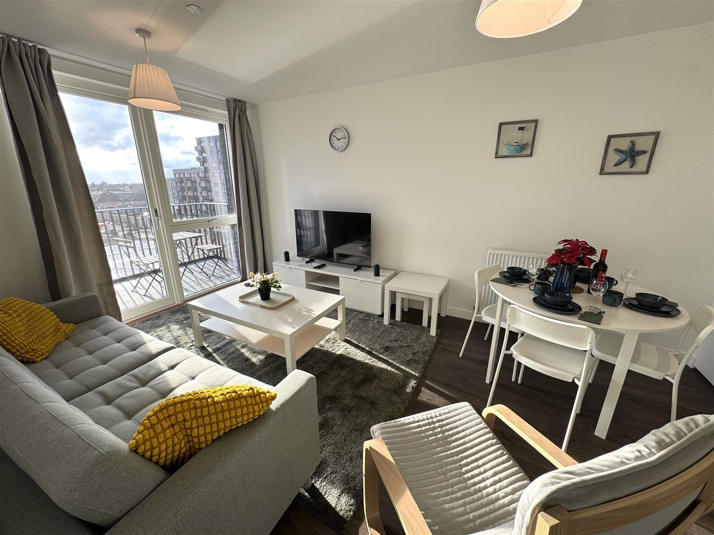 Living Room Pic 2.jpeg