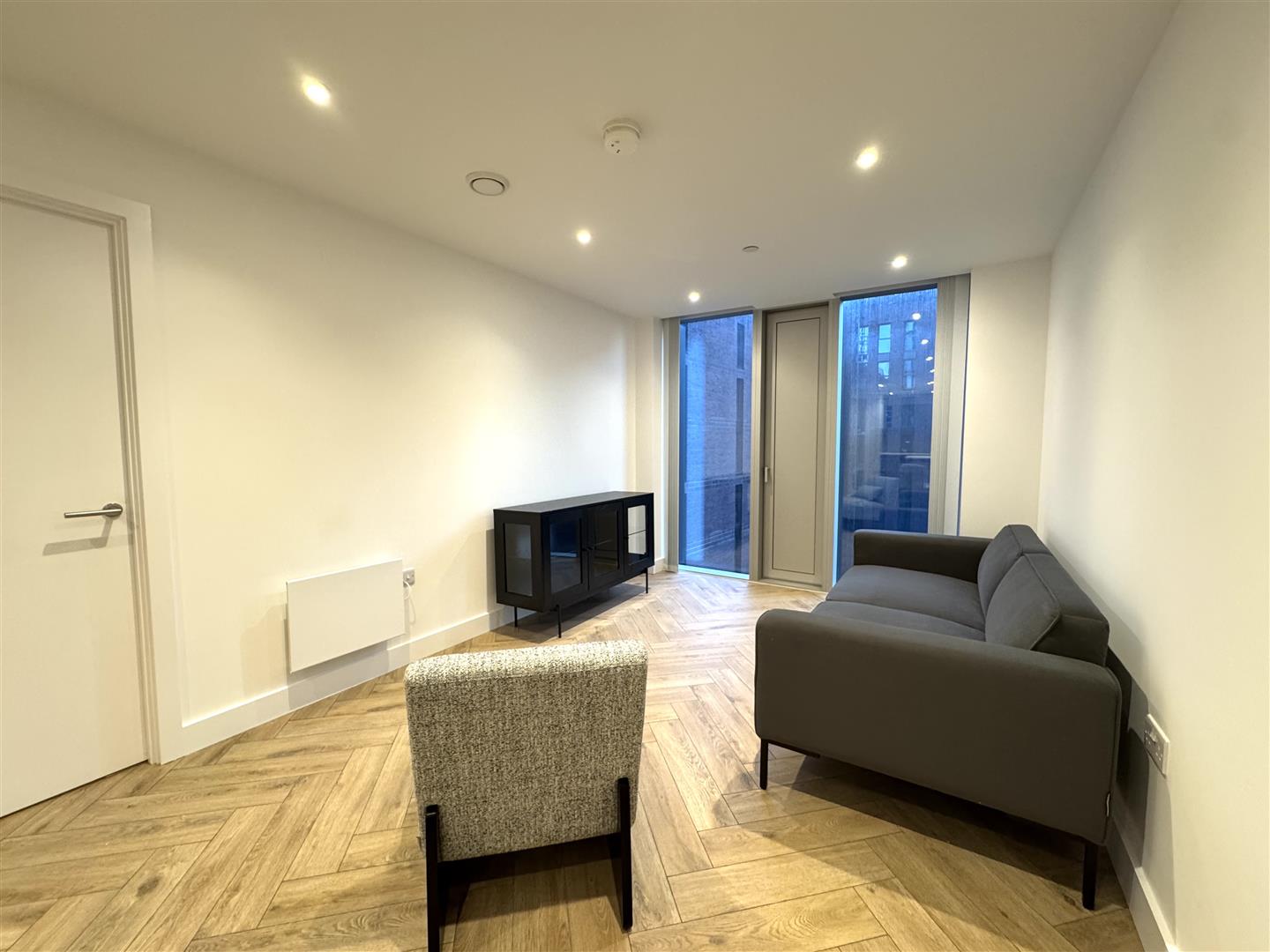 Living Room Pic 4.jpeg