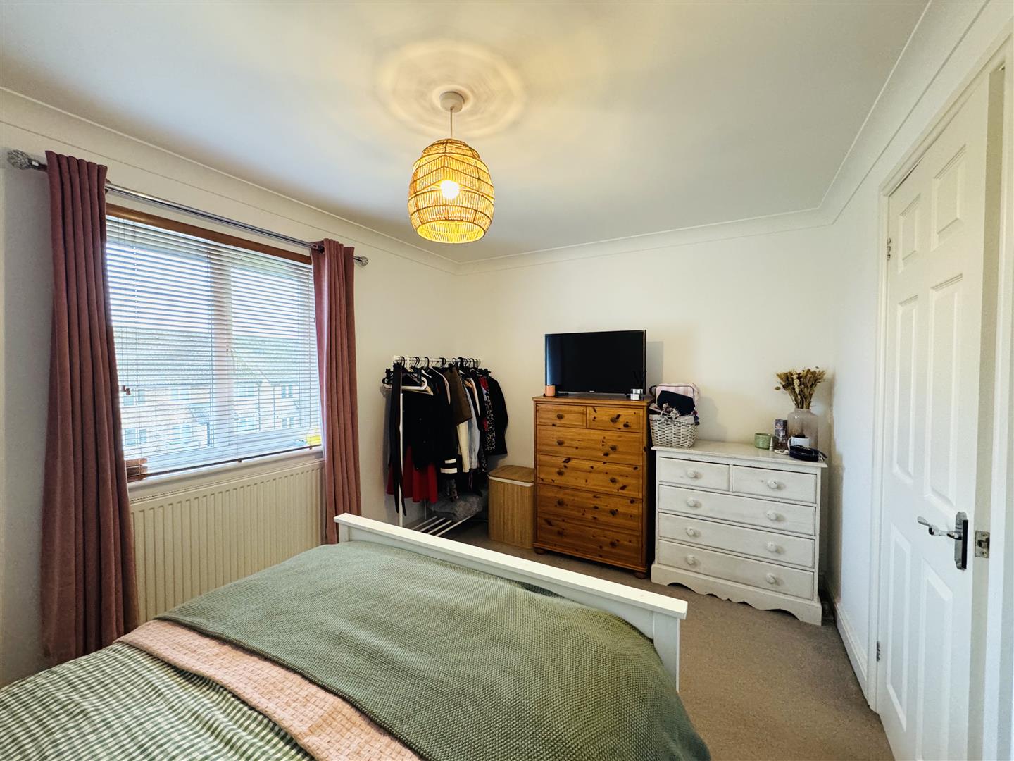 Bedroom 1 pic 7.jpeg