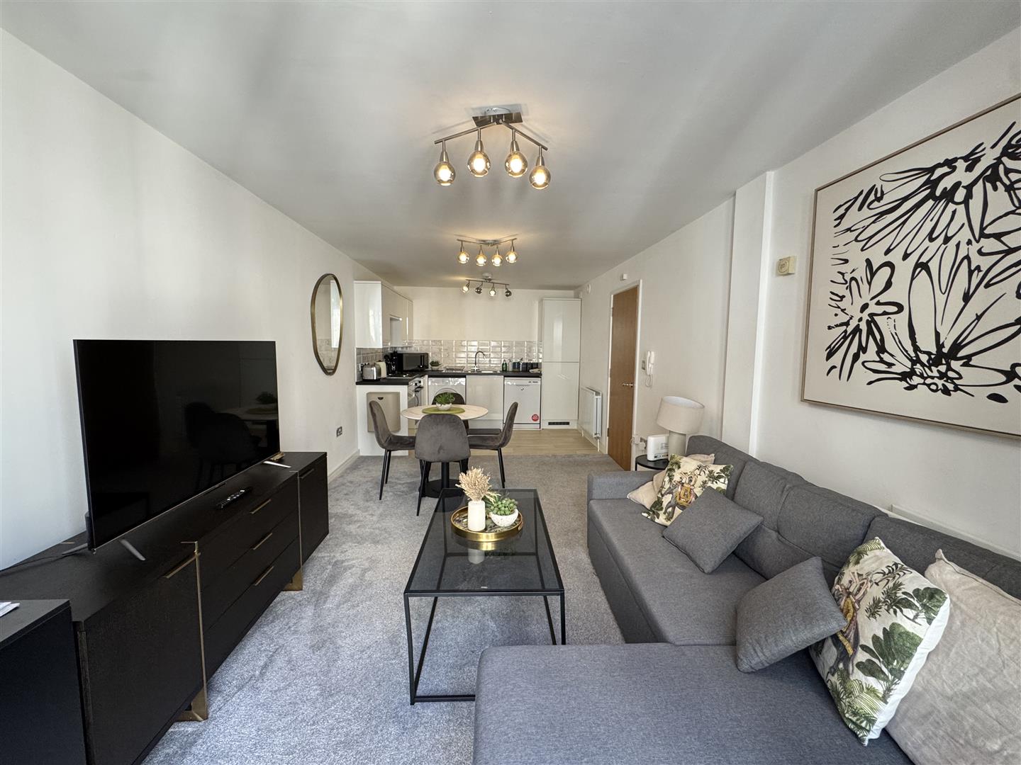 Living room pic 10.jpeg