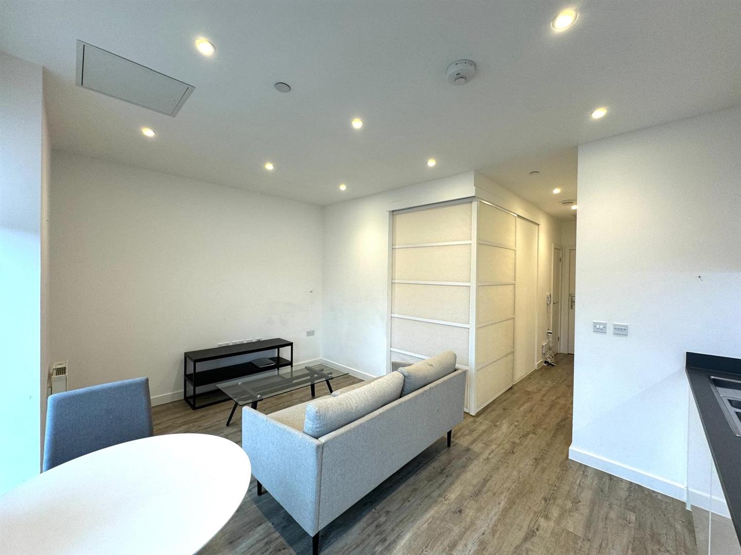 Living area pic 7.jpeg