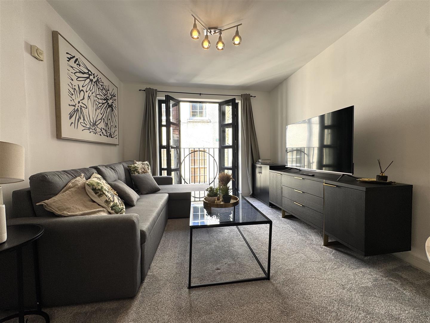 Living room pic 7.jpeg