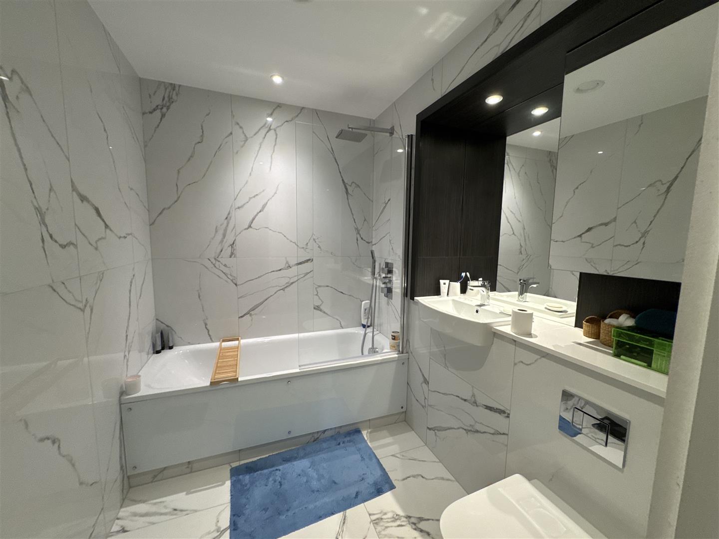 Bathroom 2.jpg