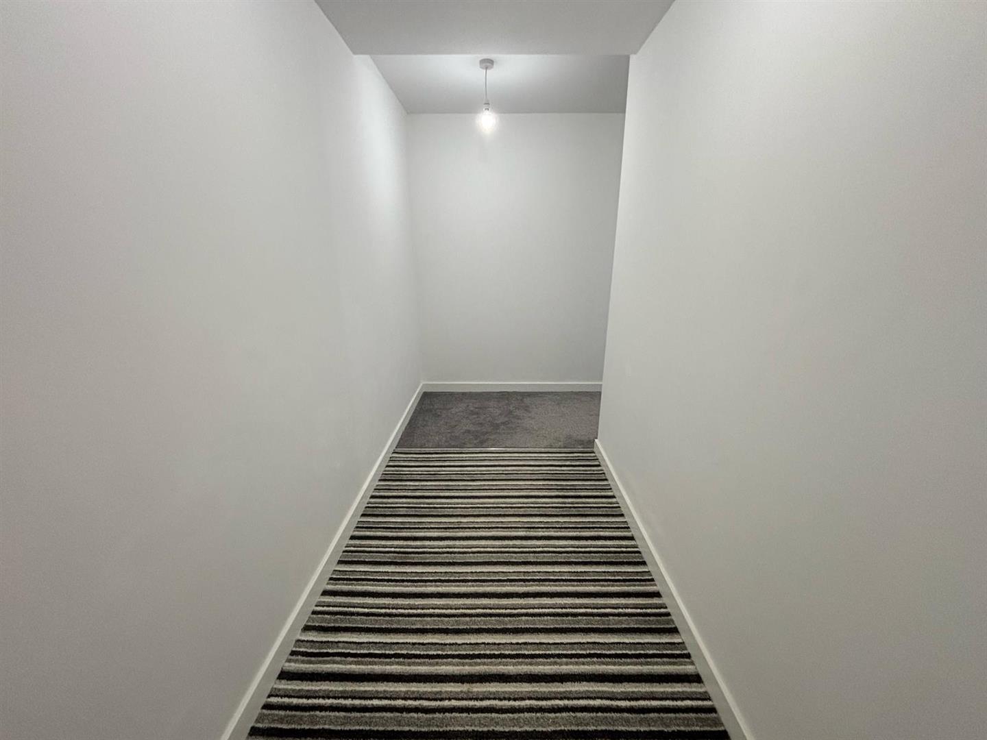 Hallway pic 2.jpeg