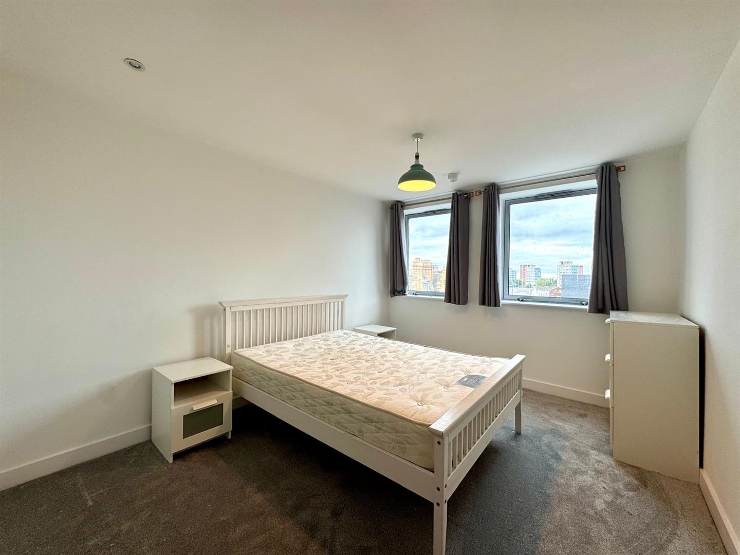 Main bedroom pic 2.jpeg