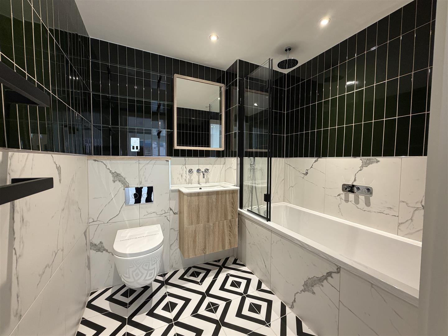 Ensuite 1 pic 2.jpeg