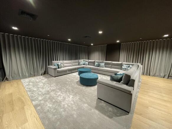 583