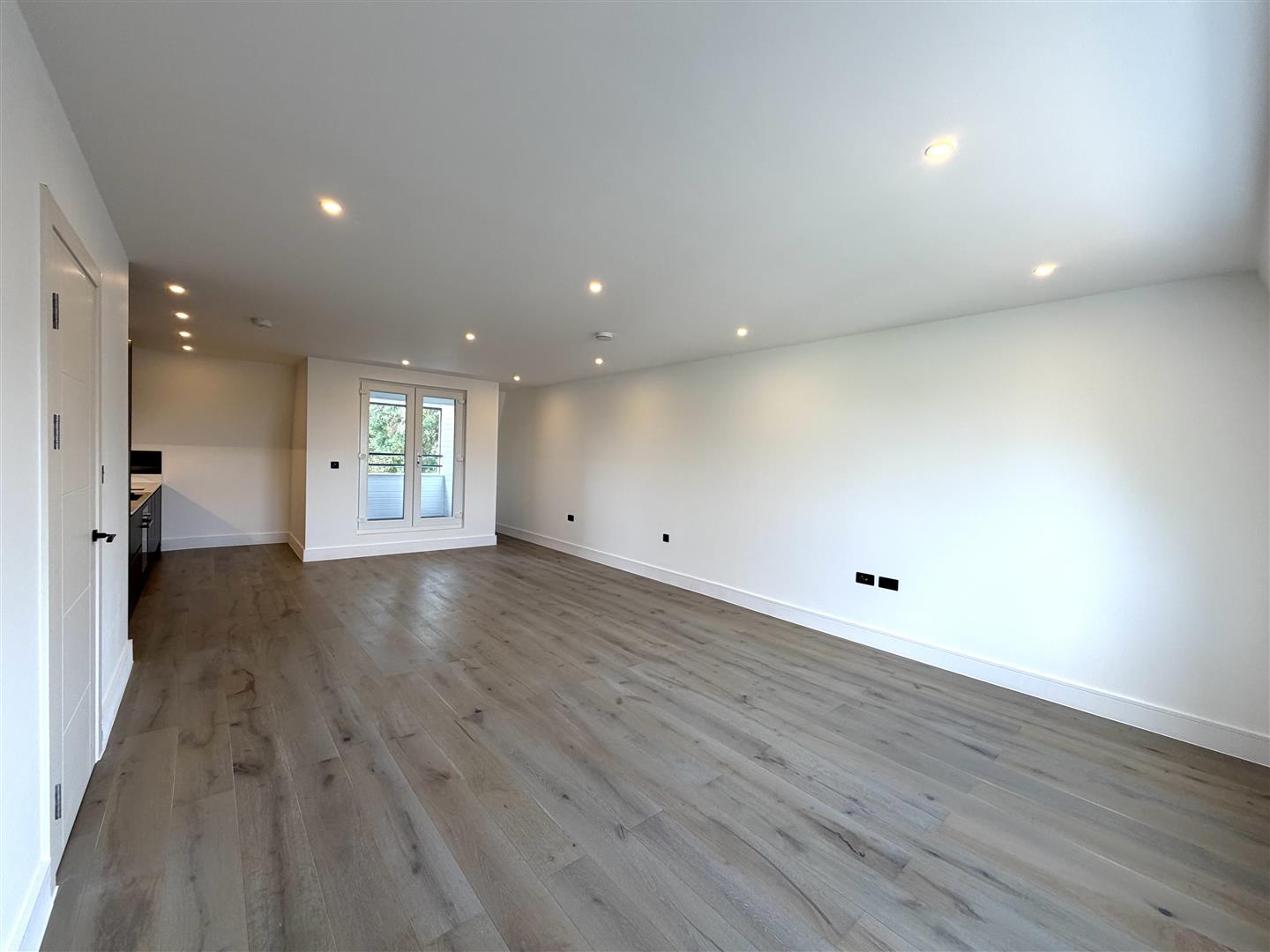 Living Room pic 2.jpeg