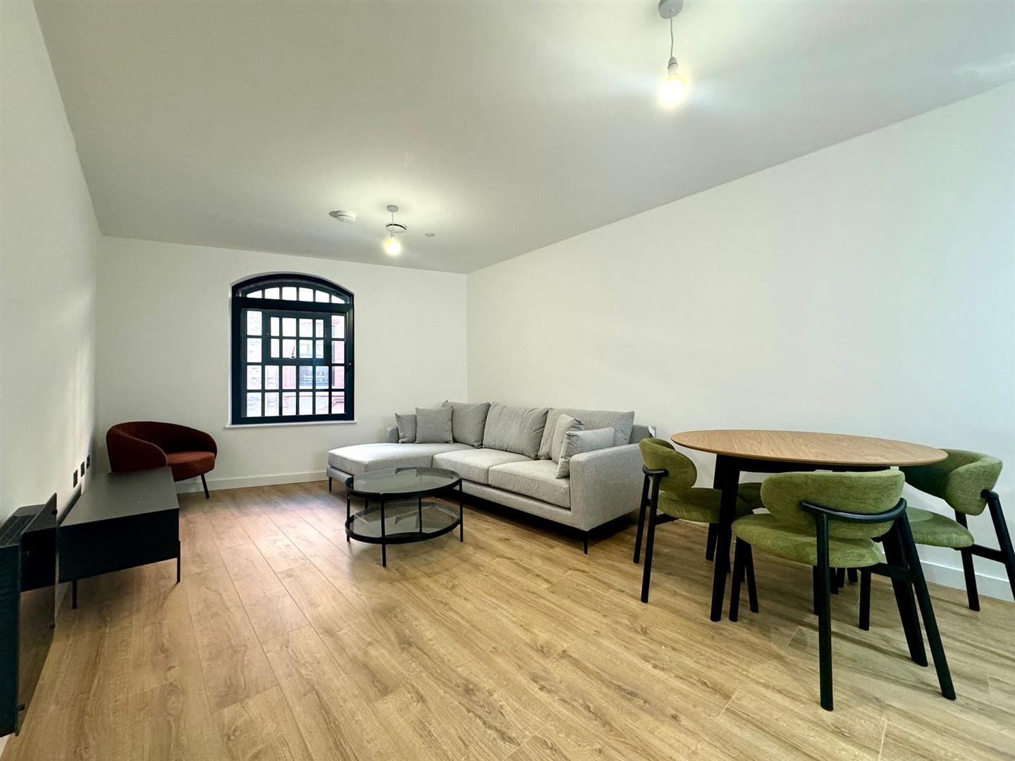Living room pic 1
