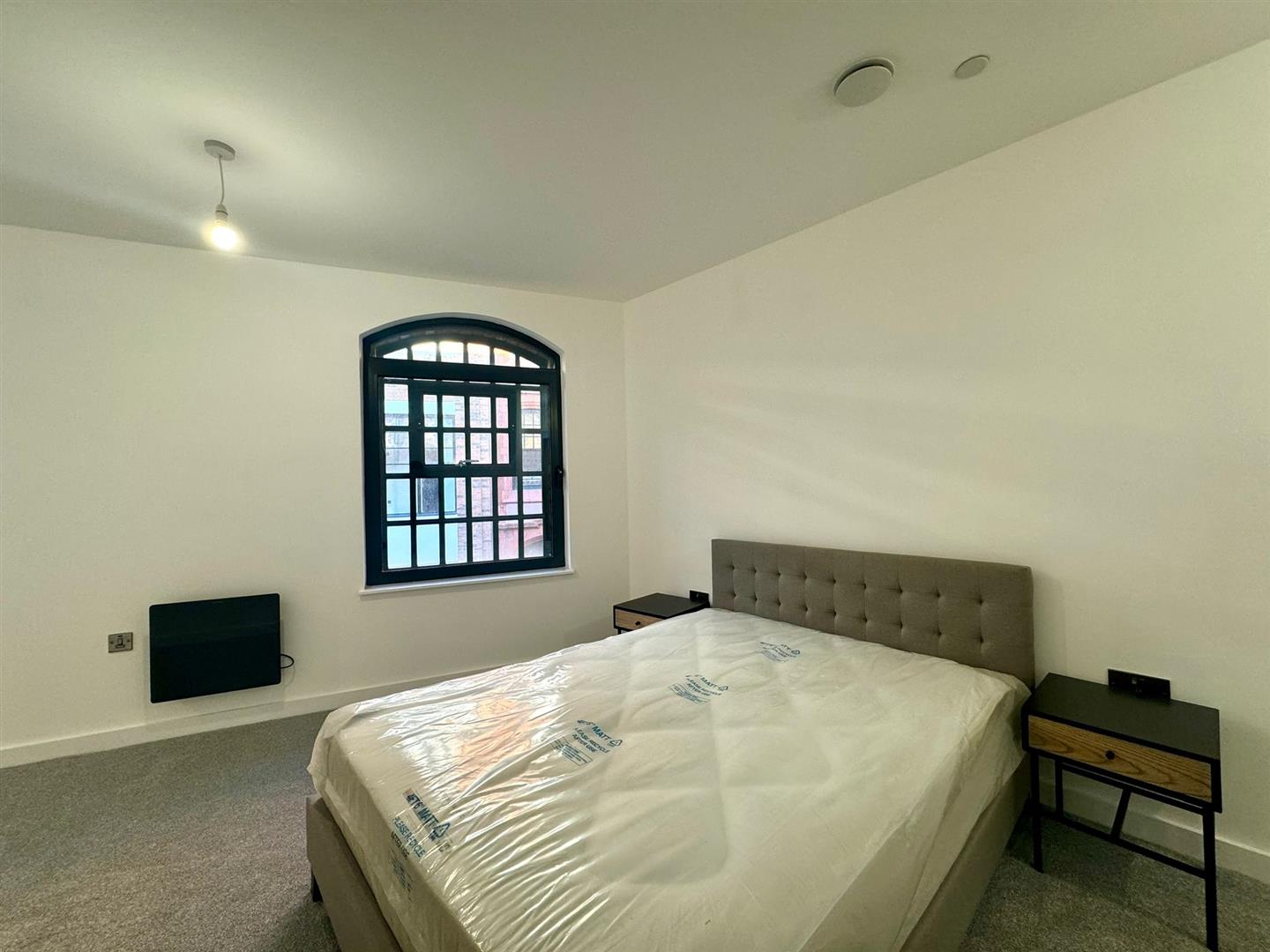 Bedroom pic 1
