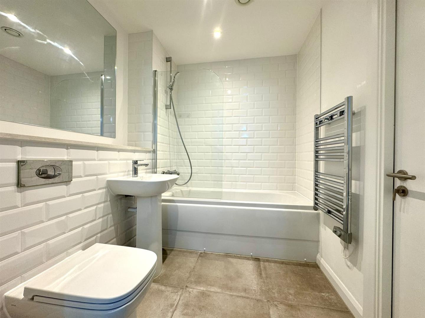 Main bathroom.jpeg