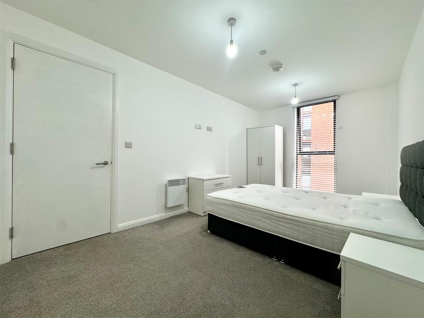 Second bedroom pic 3.jpeg