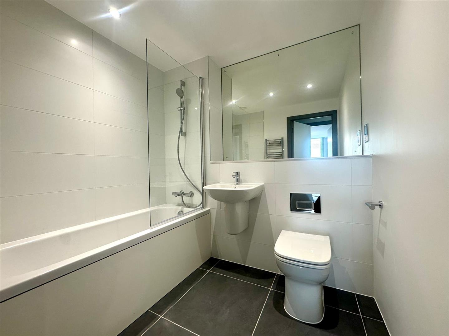 Main bathroom.jpeg