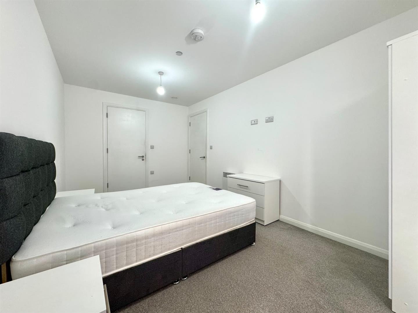 Second bedroom pic 2.jpeg