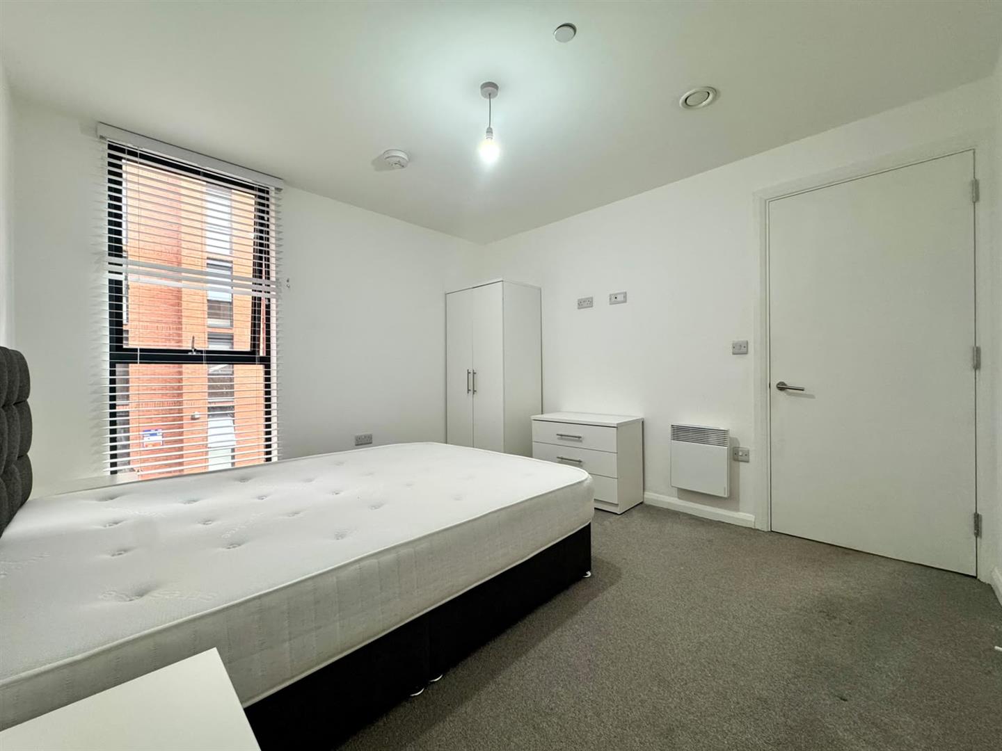 Main bedroom pic 2.jpeg
